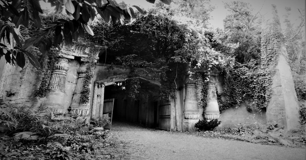 Entrance into the Egyptian Arcade, Highgate Cemetery